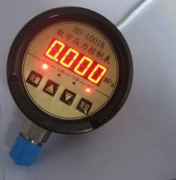 “君威車胎壓和和壓力表數(shù)字不同“/